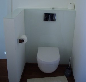 Glaserei_Ruehl_Nuernberg_Badezimmer_Toilette_aus_Glas